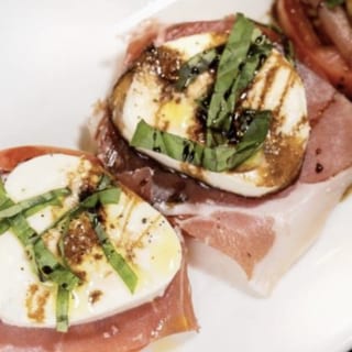 Caprese w/Prosciutto Salad
